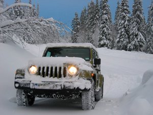 Offroad Snow Jeep Passenger Mountain Uphill Drivin Online Arcade Game